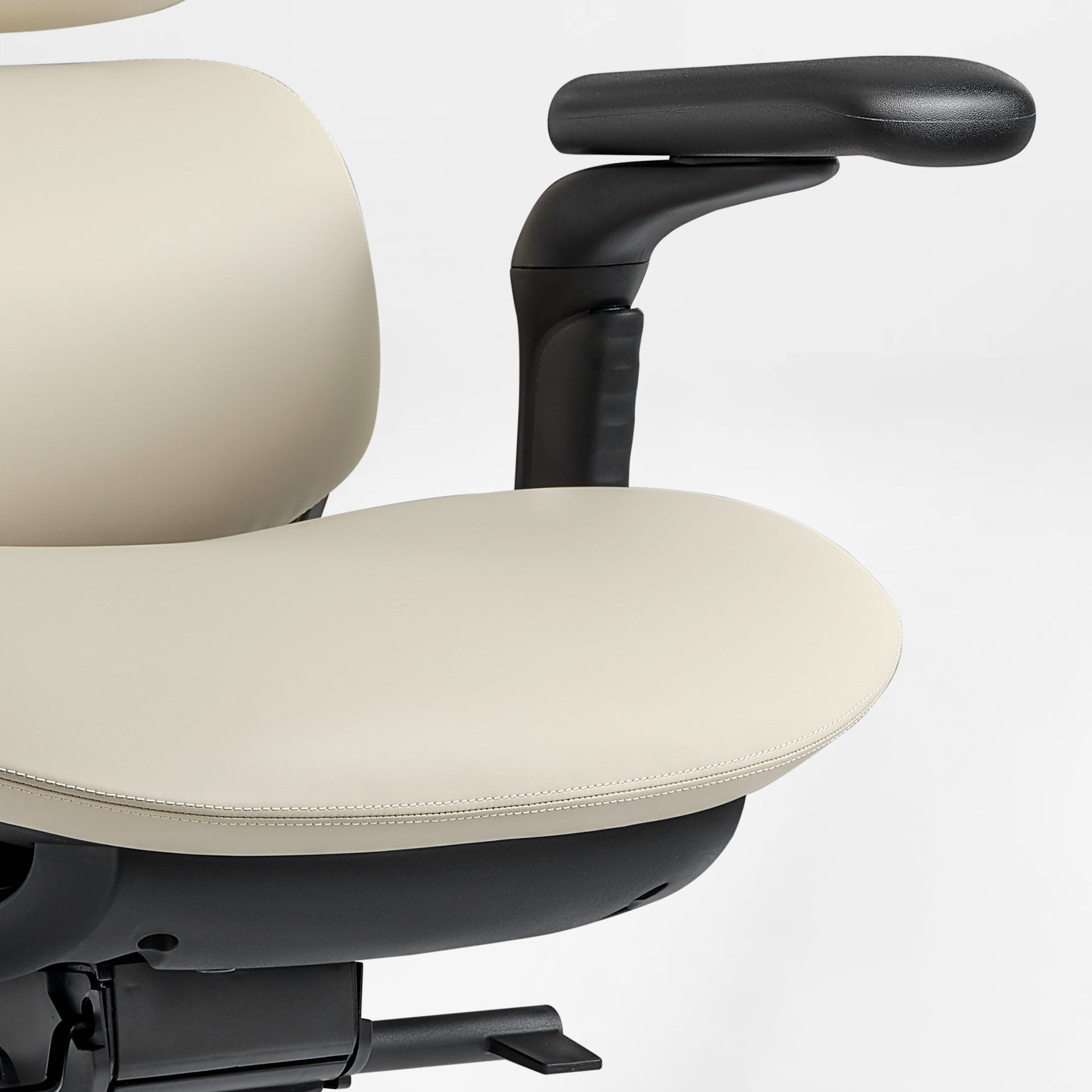 Ergonomic Executive Office Chair - PU Leather 4D Armrests Self-Adapting