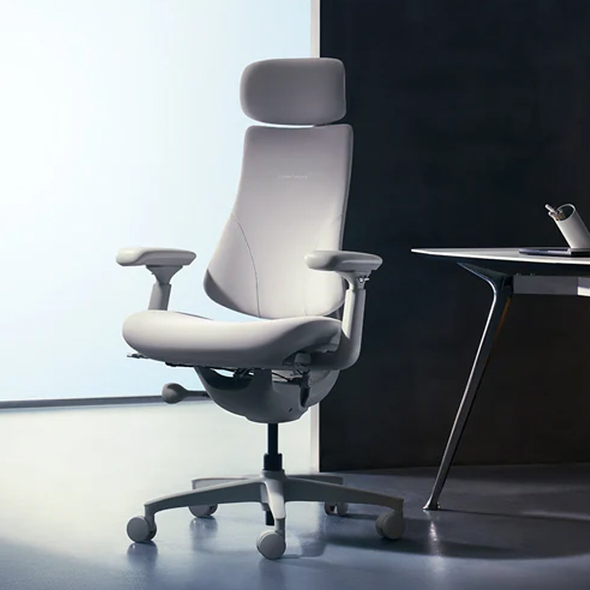 Dynamic Ergonomic Office Chair with Chip-Controlled Adaptive Backrest