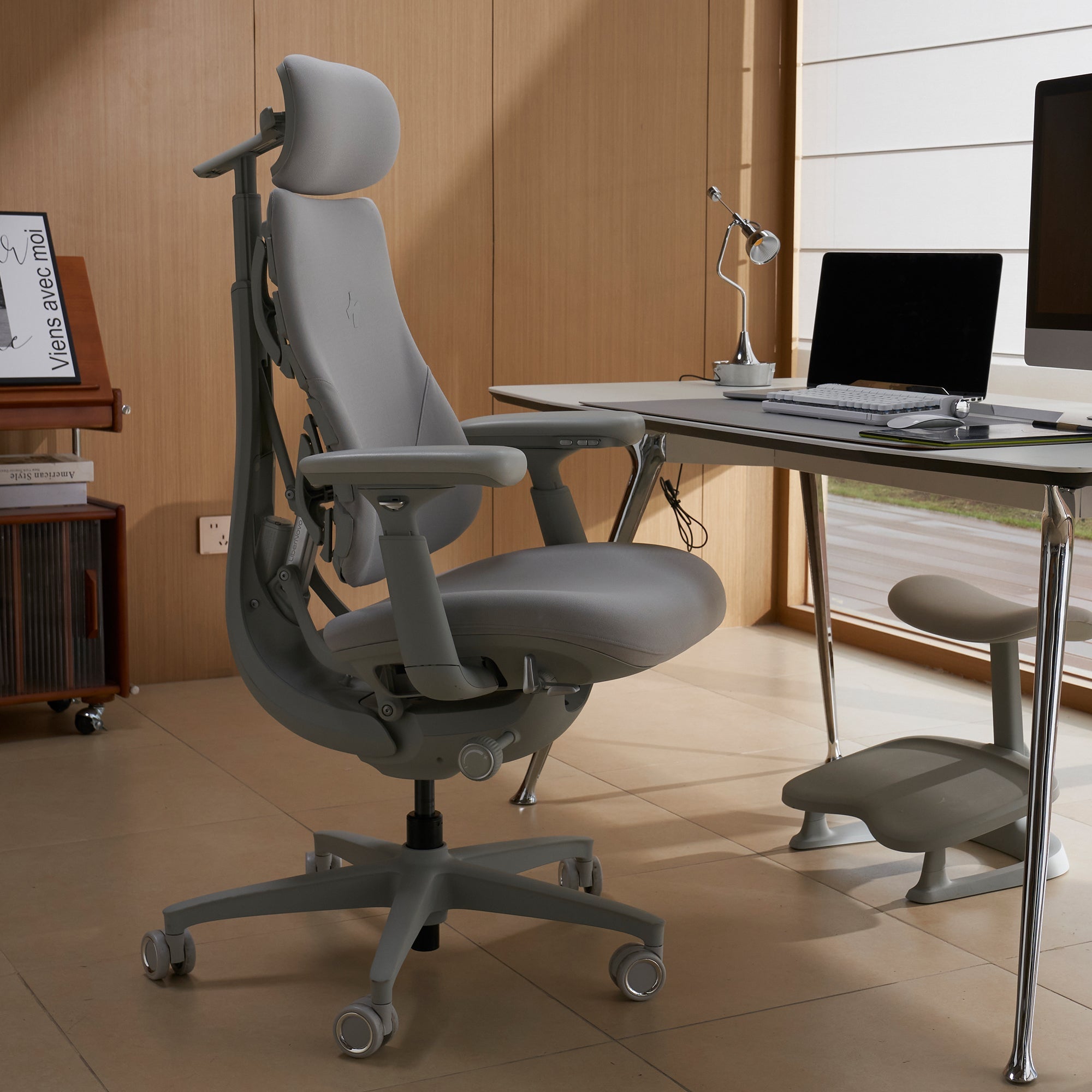 Dynamic Ergonomic Office Chair with Chip-Controlled Adaptive Backrest