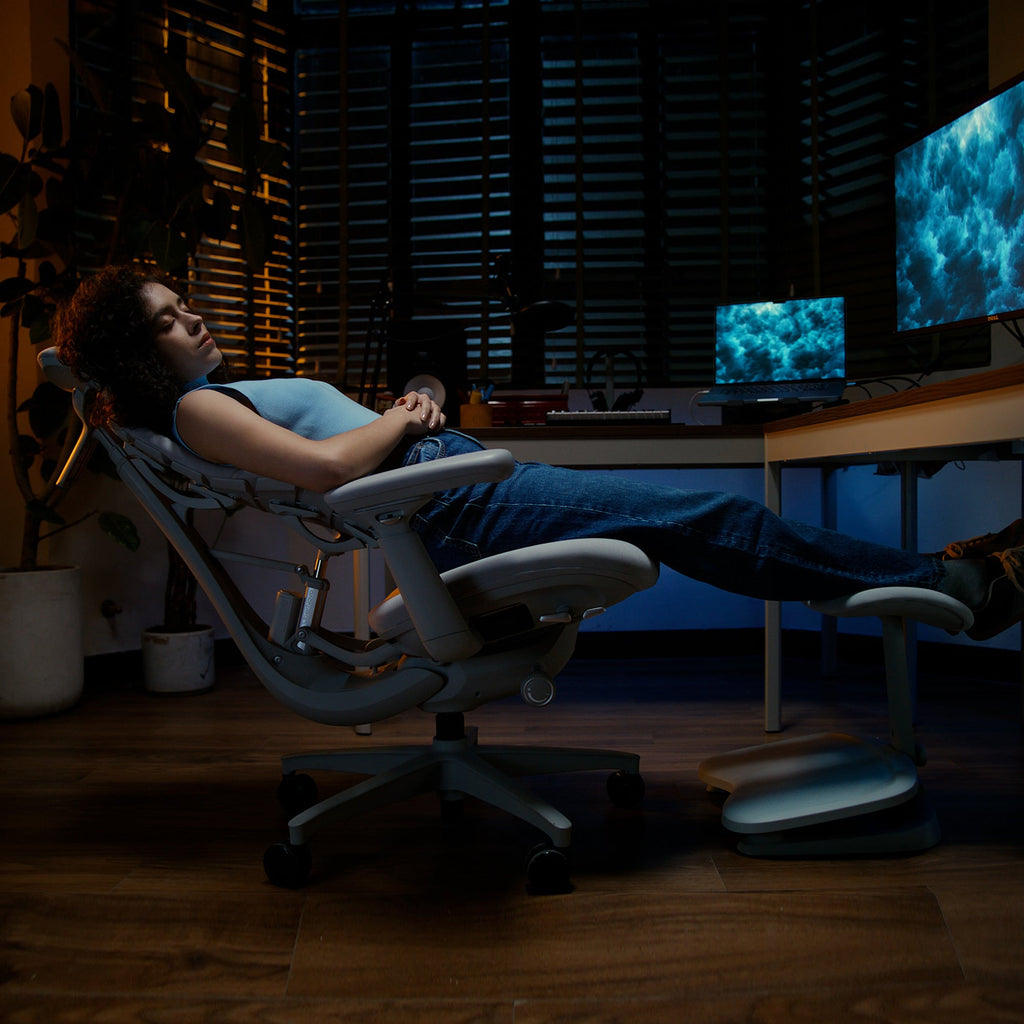 Dynamic Ergonomic Office Chair with Chip-Controlled Adaptive Backrest