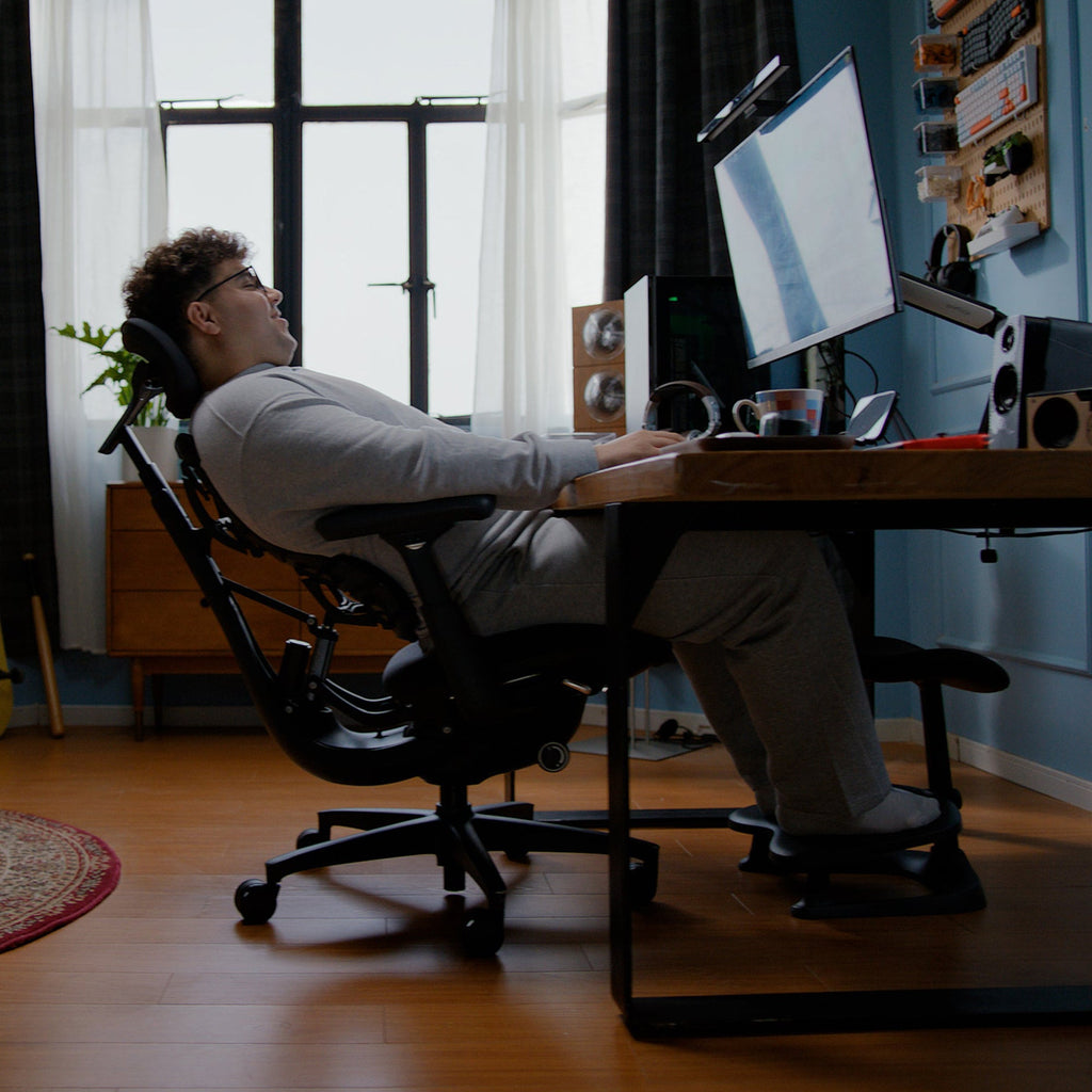 Dynamic Ergonomic Office Chair with Chip-Controlled Adaptive Backrest